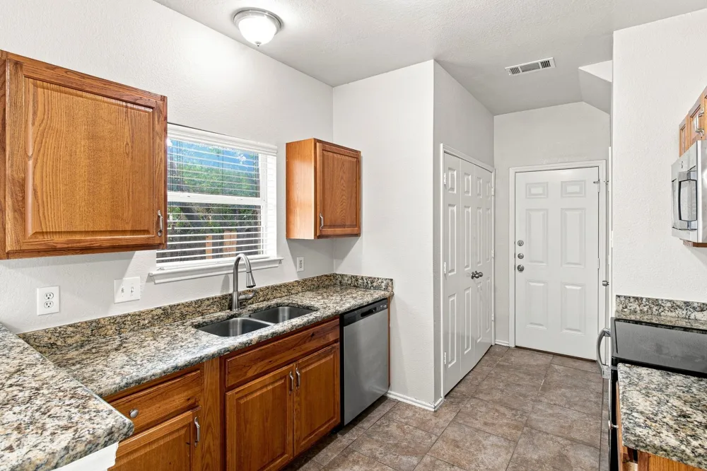 1512 Yellowbird Court DeSoto, TX 75115