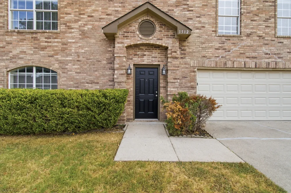 1512 Yellowbird Court DeSoto, TX 75115