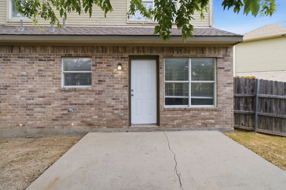 1512 Yellowbird Court DeSoto, TX 75115