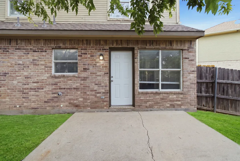 1512 Yellowbird Court DeSoto, TX 75115