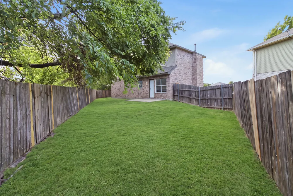 1512 Yellowbird Court DeSoto, TX 75115