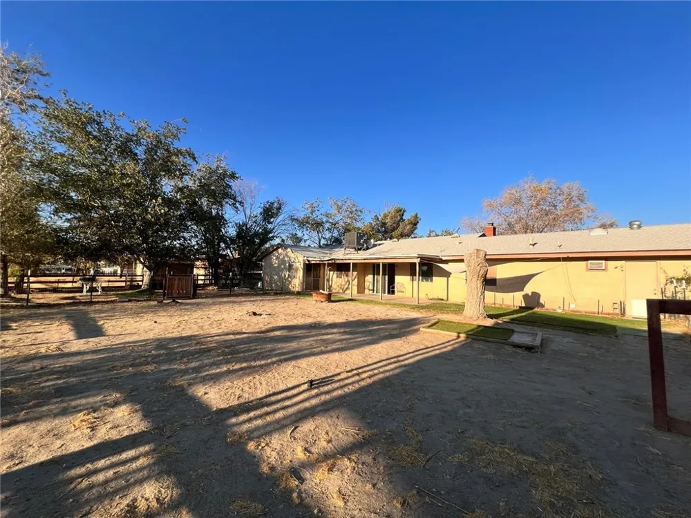 37045 96th E Littlerock, CA 93543
