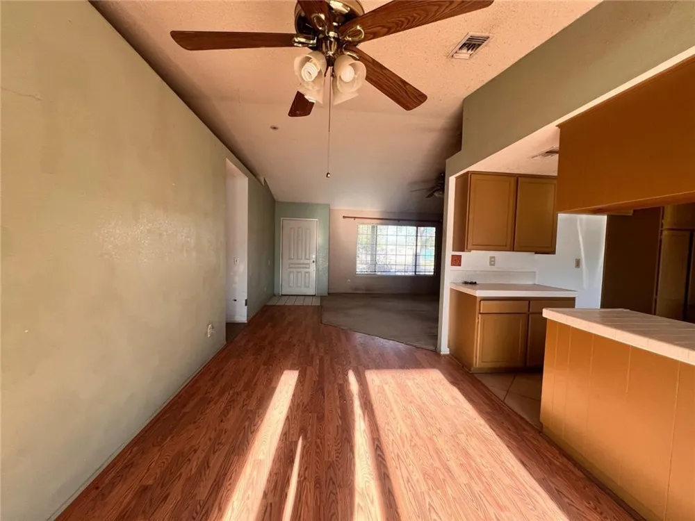 37045 96th E Littlerock, CA 93543