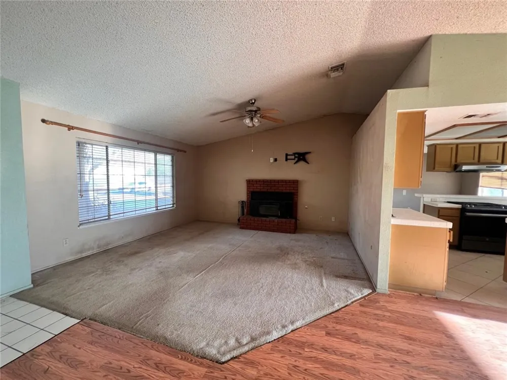 37045 96th E Littlerock, CA 93543