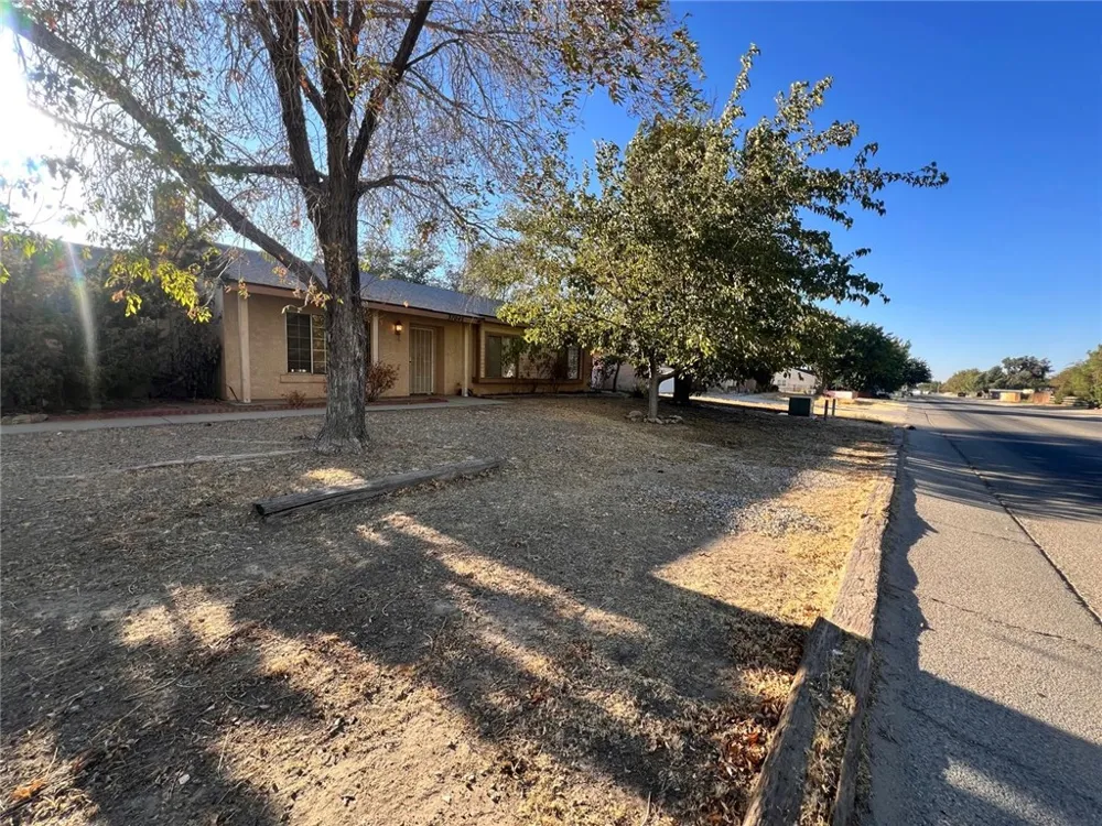 37045 96th E Littlerock, CA 93543