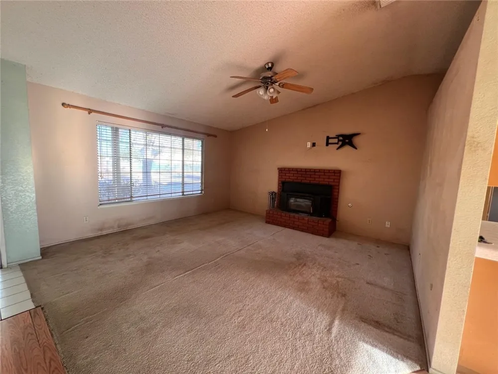 37045 96th E Littlerock, CA 93543