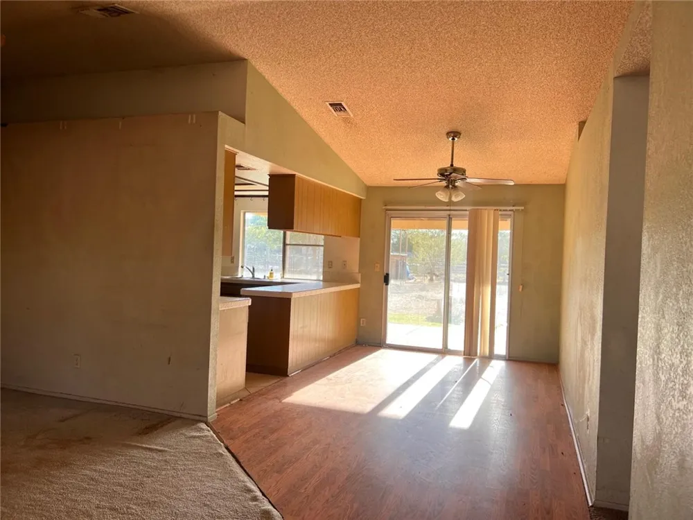 37045 96th E Littlerock, CA 93543