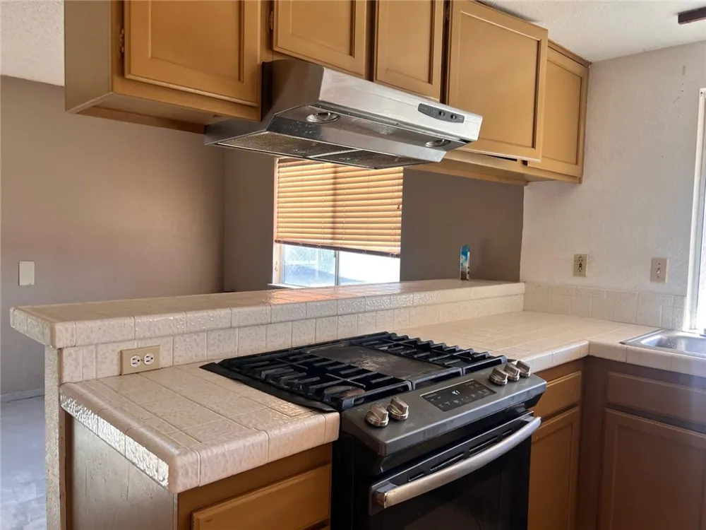 37045 96th E Littlerock, CA 93543