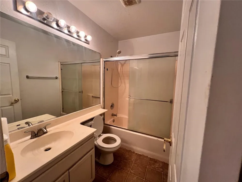 37045 96th E Littlerock, CA 93543