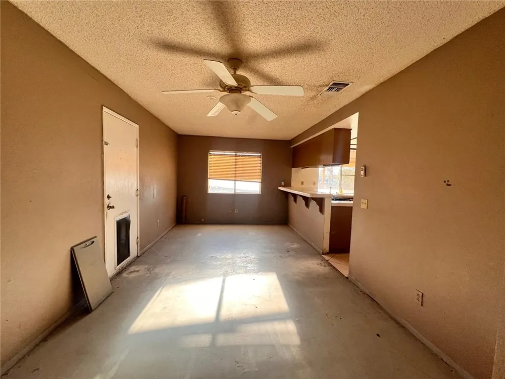37045 96th E Littlerock, CA 93543