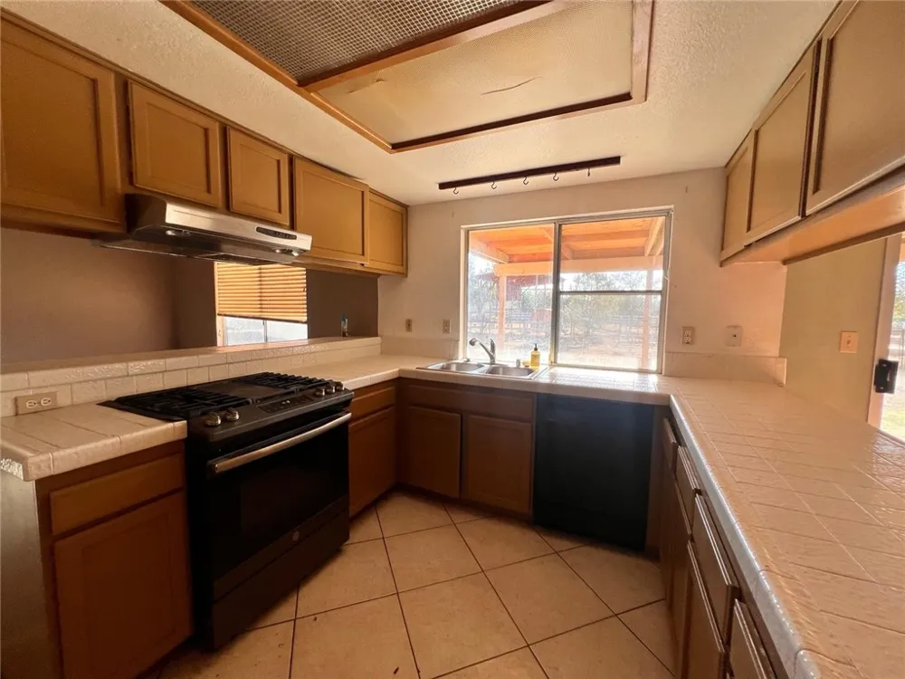 37045 96th E Littlerock, CA 93543