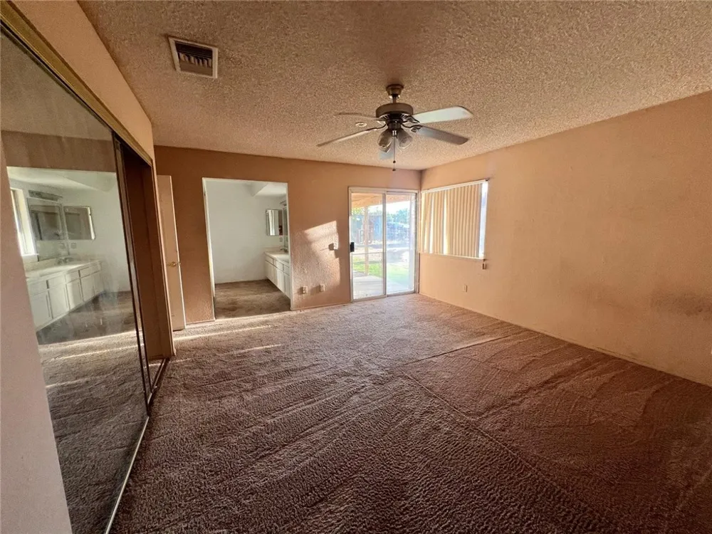 37045 96th E Littlerock, CA 93543