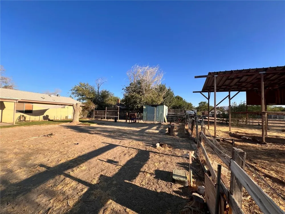 37045 96th E Littlerock, CA 93543