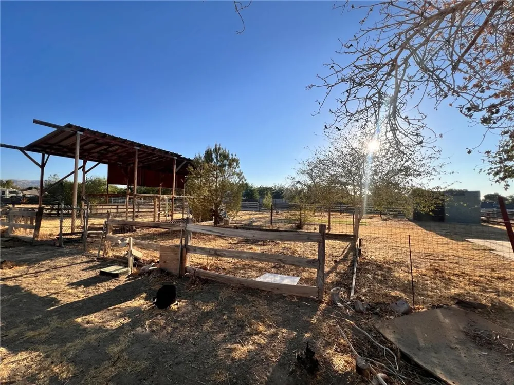 37045 96th E Littlerock, CA 93543