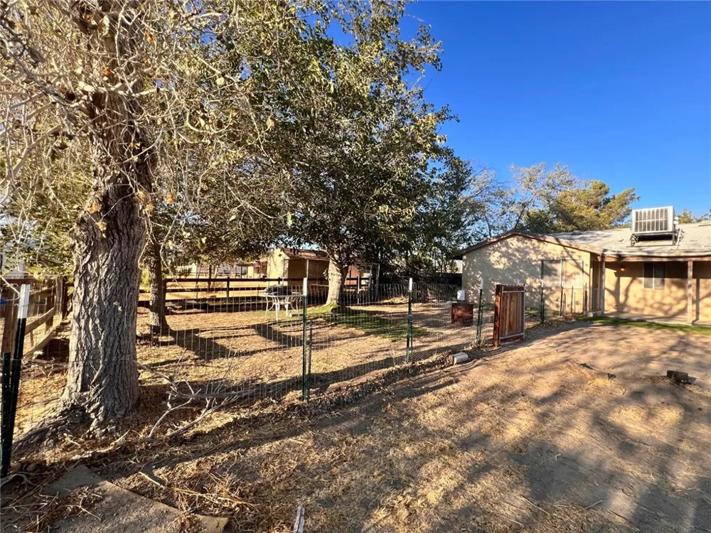 37045 96th E Littlerock, CA 93543