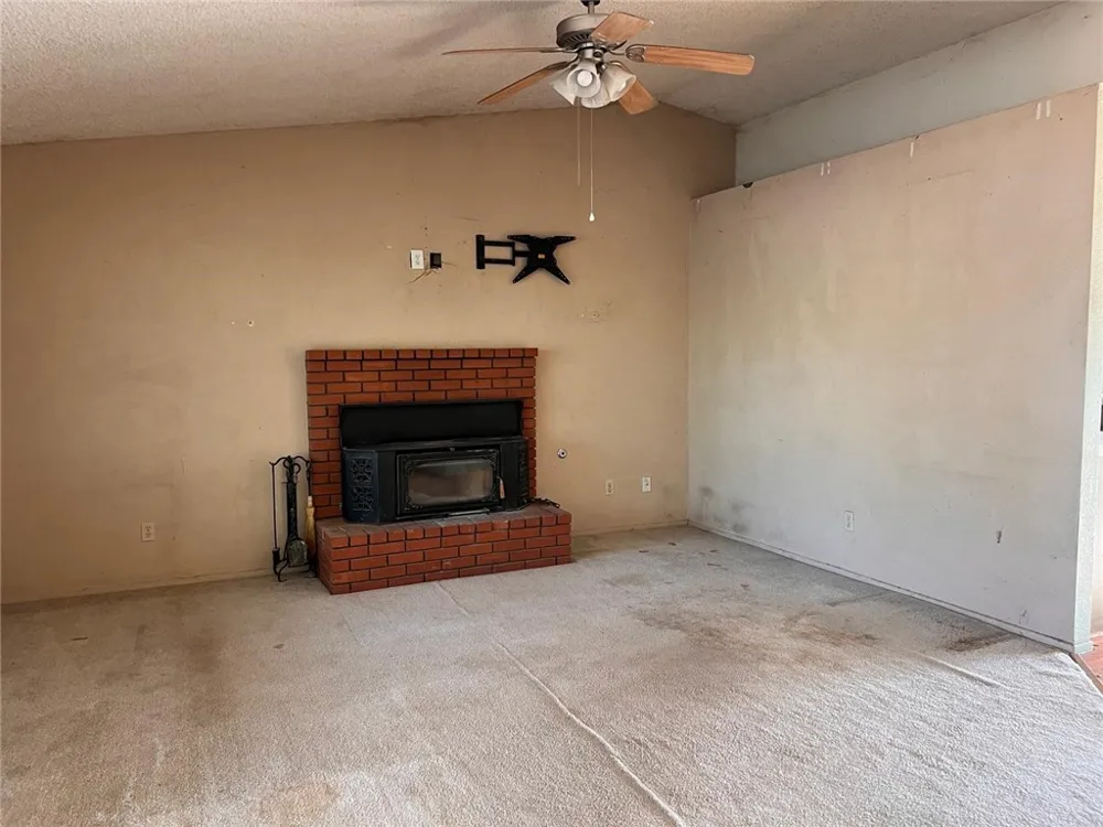 37045 96th E Littlerock, CA 93543