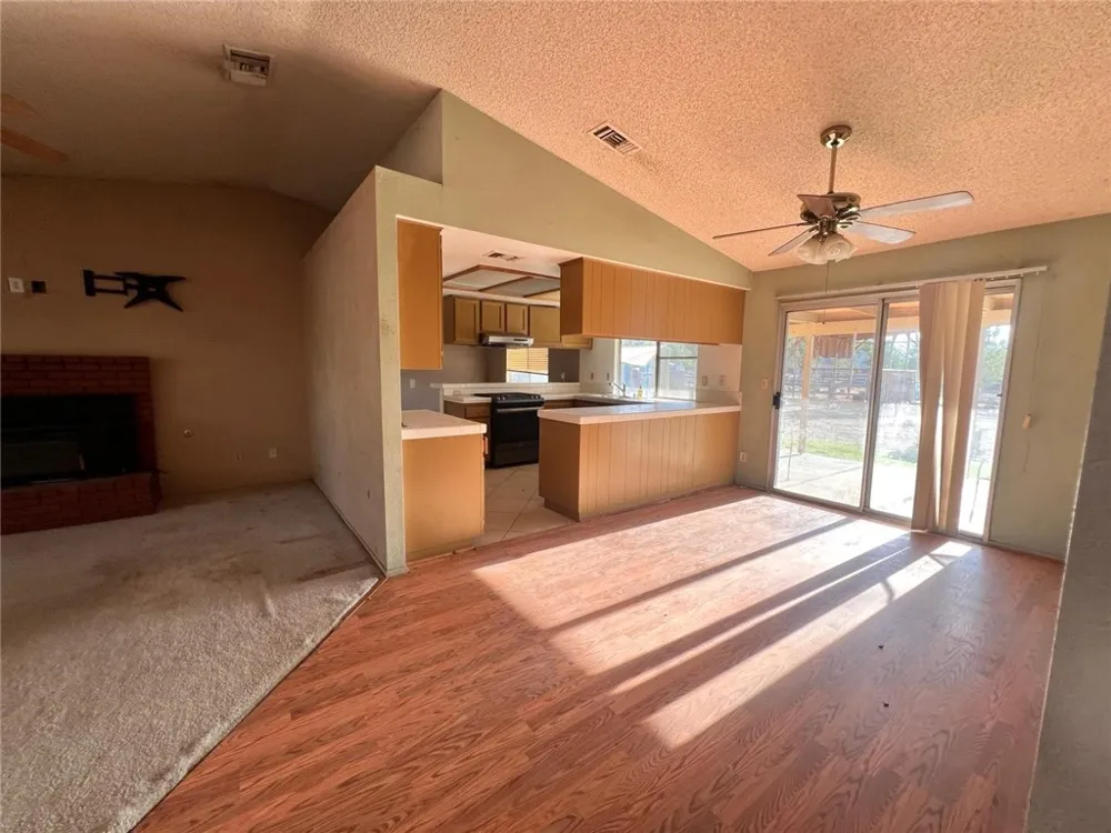 37045 96th E Littlerock, CA 93543