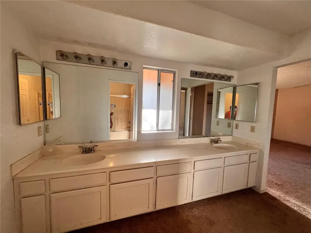 37045 96th E Littlerock, CA 93543