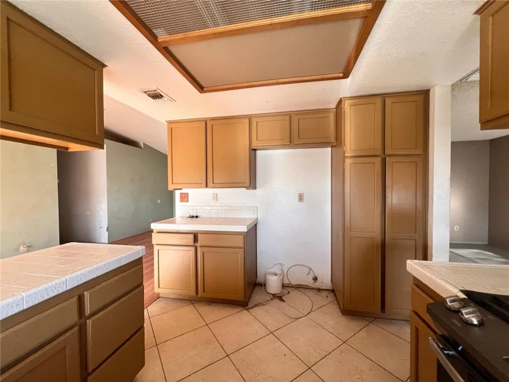 37045 96th E Littlerock, CA 93543