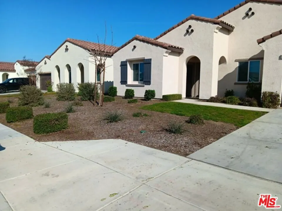 7318 Chetco River Street Bakersfield, CA 93311