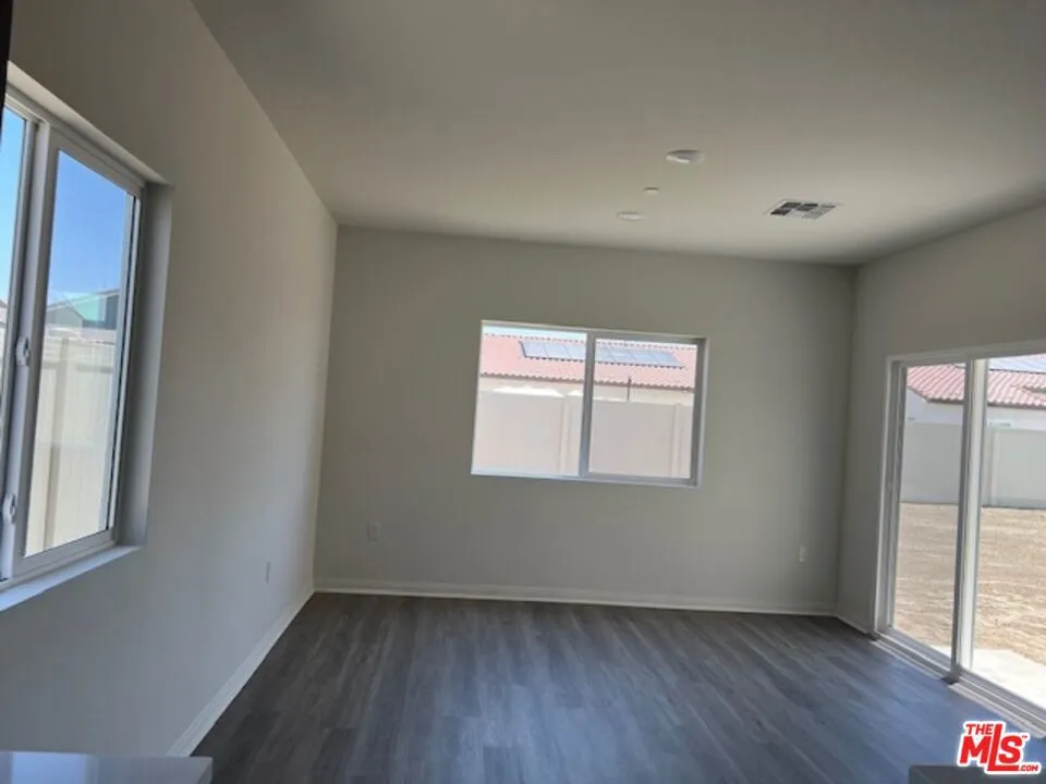 7318 Chetco River Street Bakersfield, CA 93311