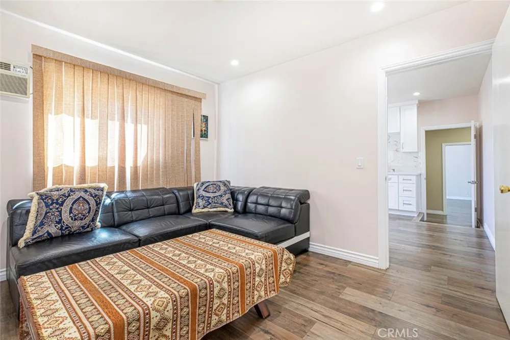 10455 Glory Avenue Tujunga, CA 91042