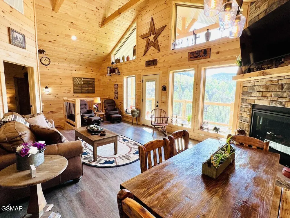3550 Mountain Tyme Way Sevierville, TN 37862
