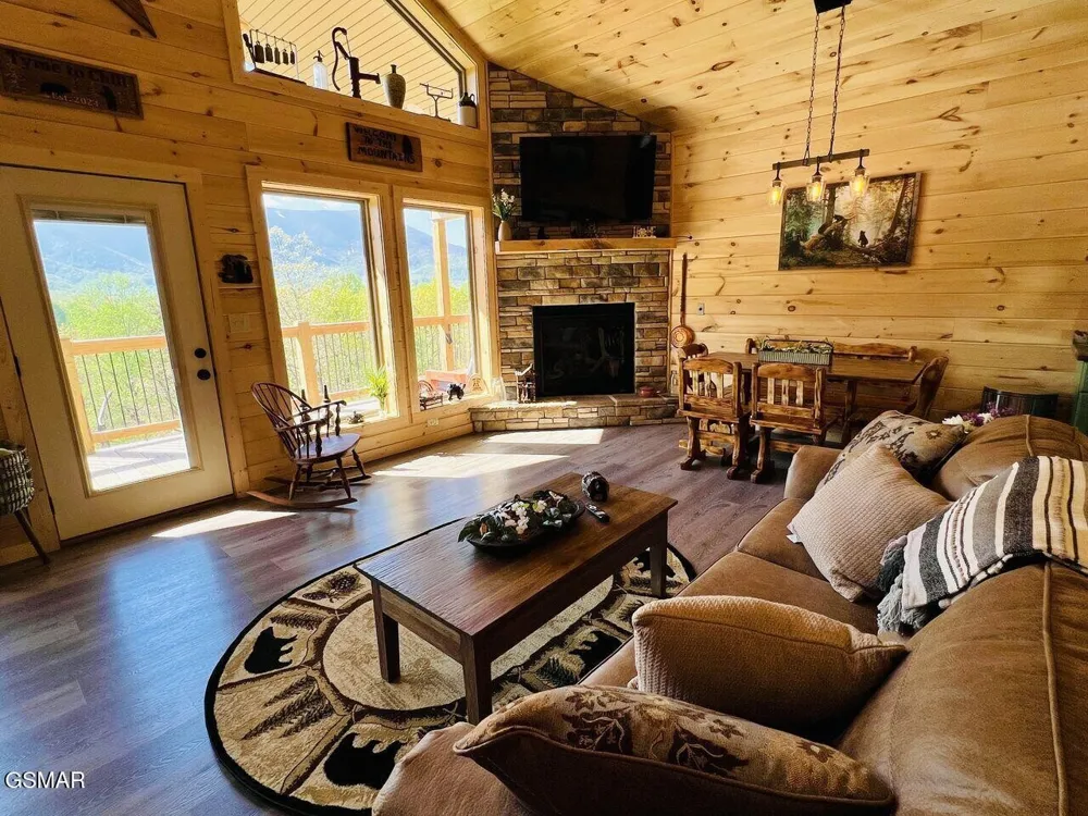 3550 Mountain Tyme Way Sevierville, TN 37862