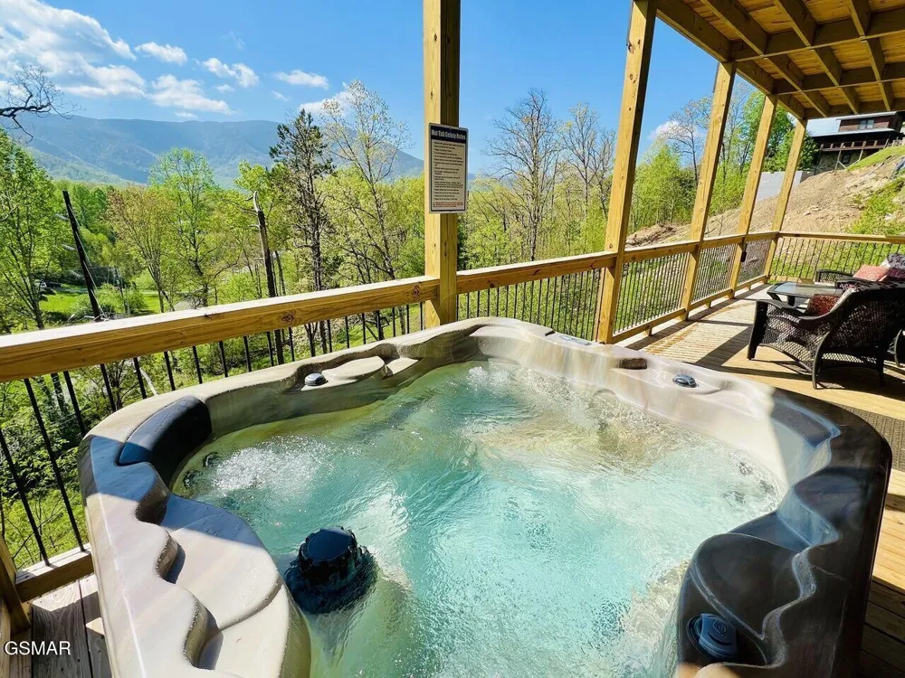 3550 Mountain Tyme Way Sevierville, TN 37862