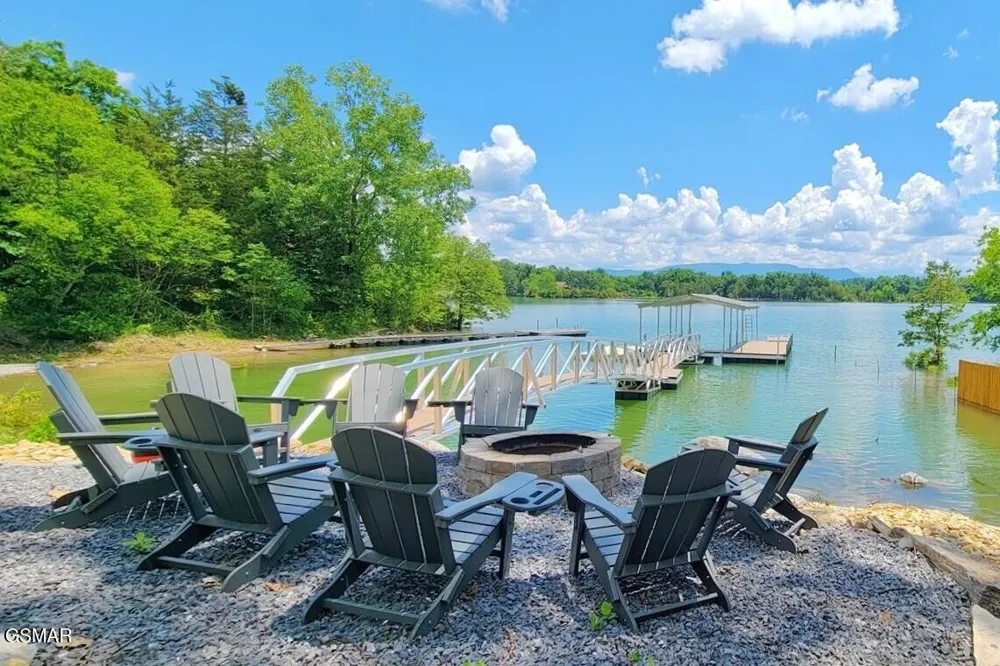 825 Plainview Drive Dandridge, TN 37725