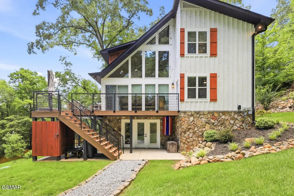 825 Plainview Drive Dandridge, TN 37725