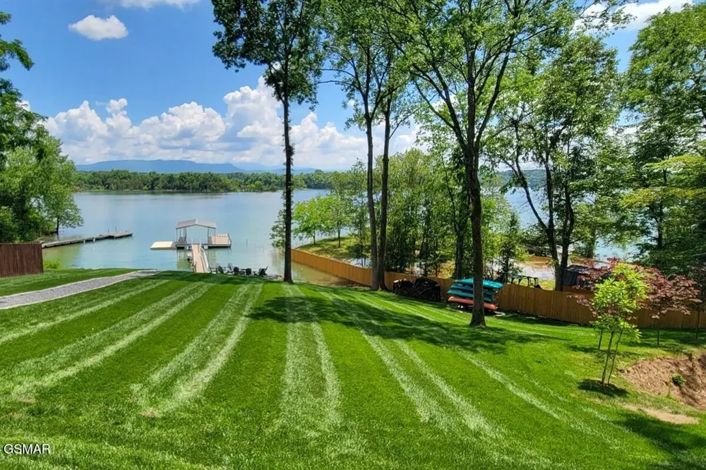 825 Plainview Drive Dandridge, TN 37725