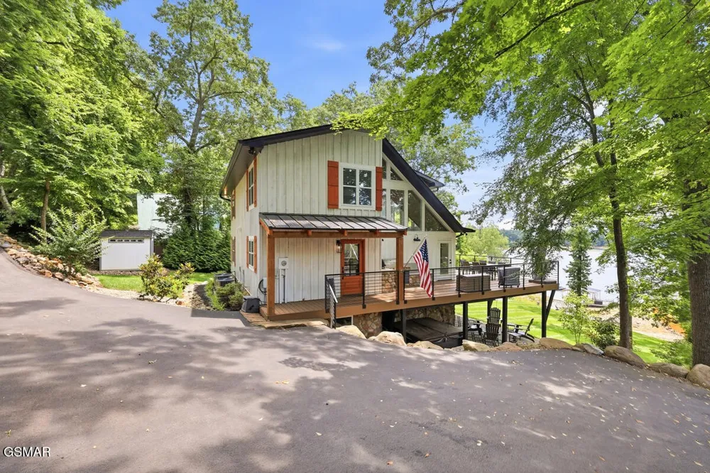 825 Plainview Drive Dandridge, TN 37725