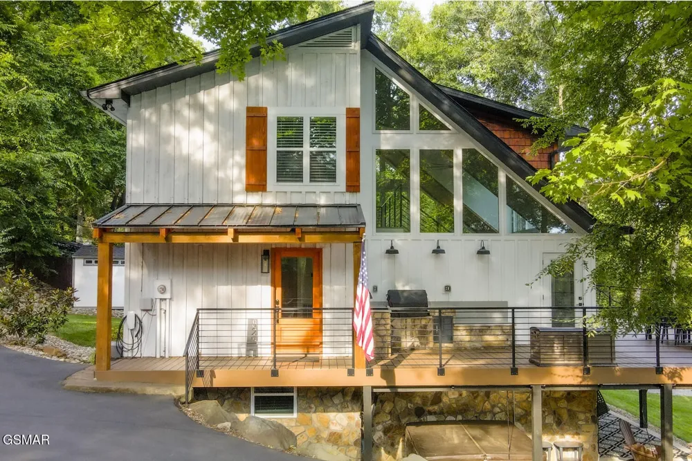 825 Plainview Drive Dandridge, TN 37725