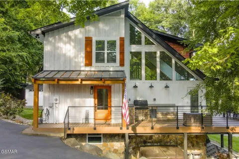 825 Plainview Drive
