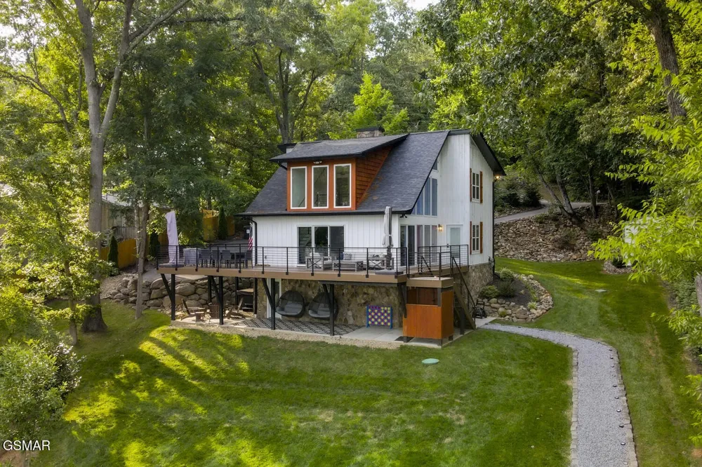 825 Plainview Drive Dandridge, TN 37725