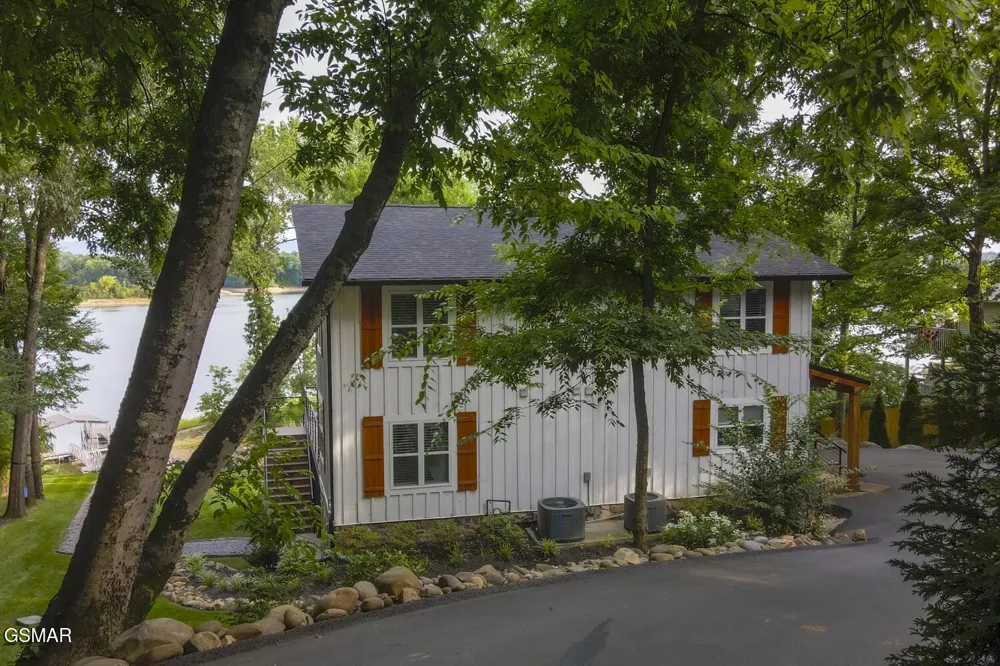 825 Plainview Drive Dandridge, TN 37725