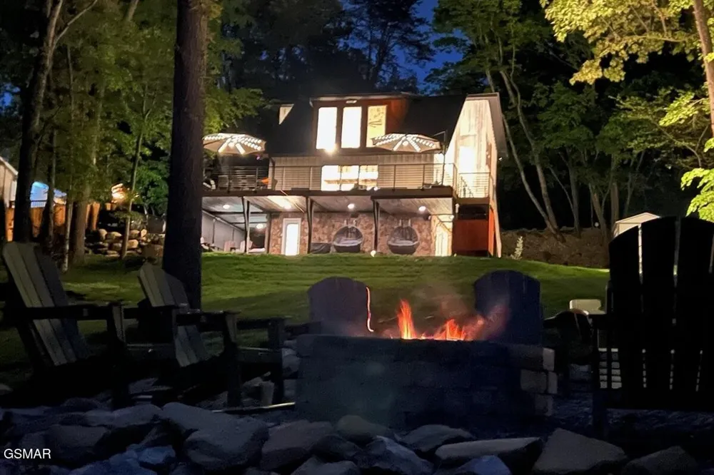 825 Plainview Drive Dandridge, TN 37725