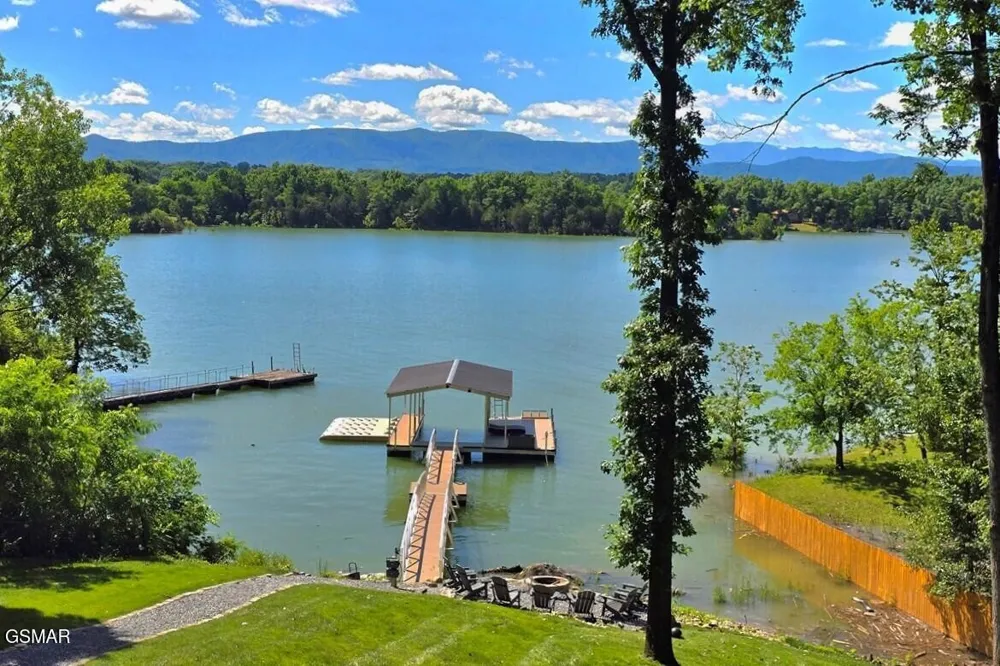 825 Plainview Drive Dandridge, TN 37725