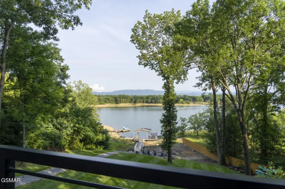 825 Plainview Drive Dandridge, TN 37725