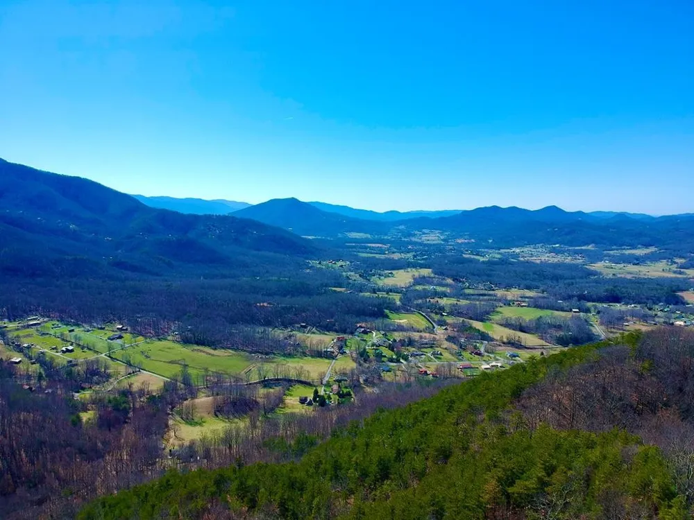 1 RAVENS DEN Way Sevierville, TN 37862
