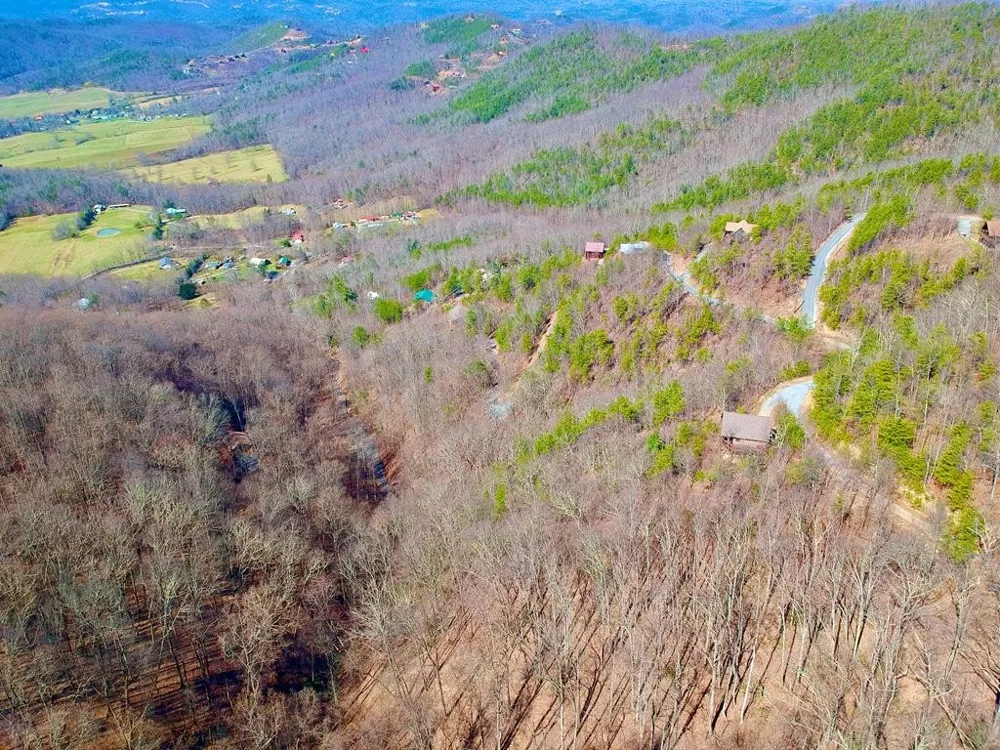 1 RAVENS DEN Way Sevierville, TN 37862