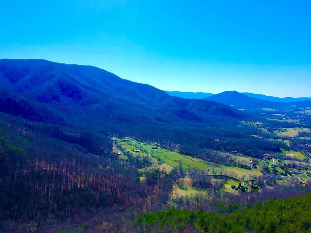 1 RAVENS DEN Way Sevierville, TN 37862