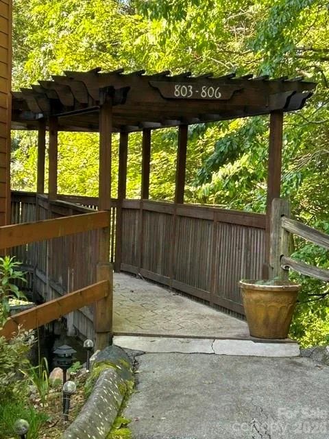 157 Toxaway Views Drive Lake Toxaway, NC 28747