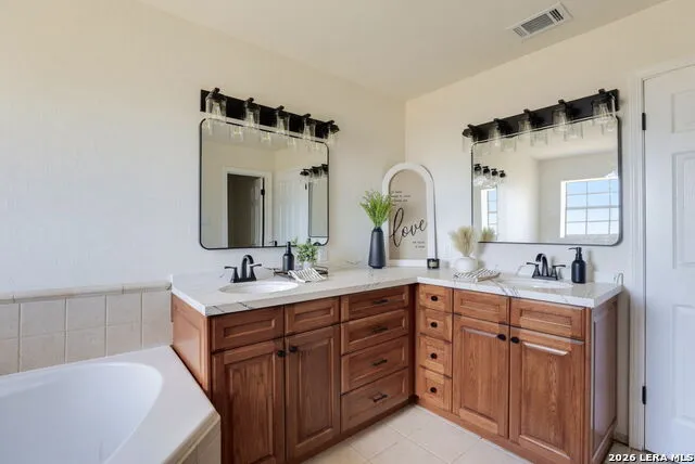 446 Quail Hollow Dr Adkins, TX 78101