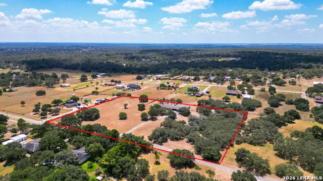 446 Quail Hollow Dr Adkins, TX 78101