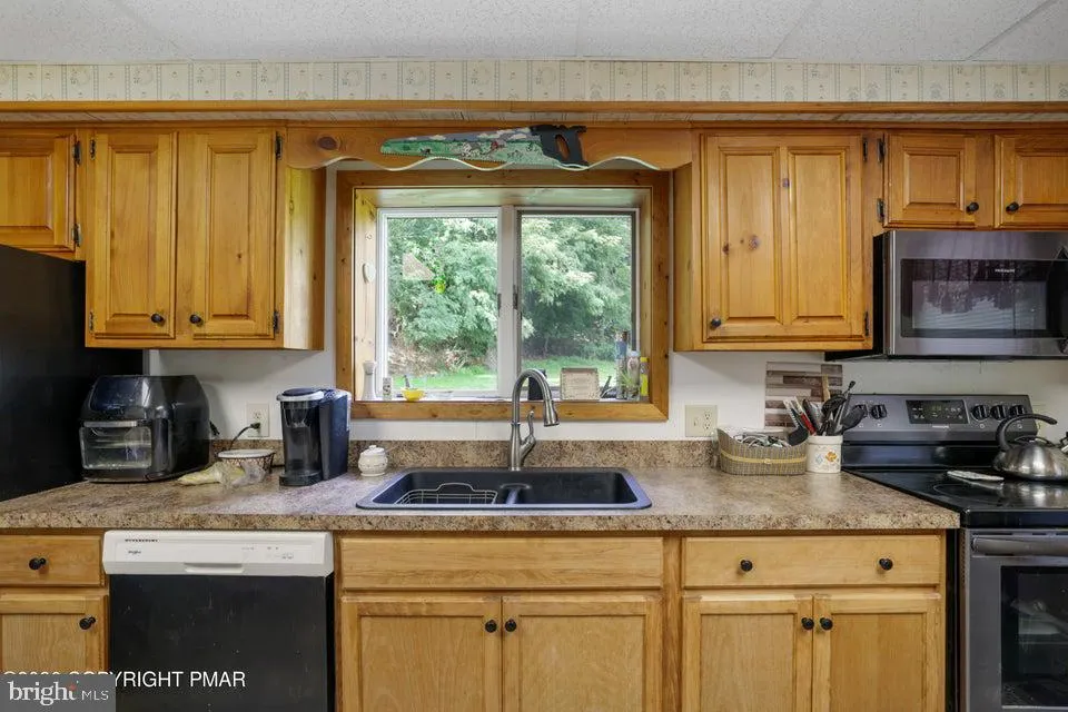 926 ACKER ROAD Stroudsburg, PA 18360