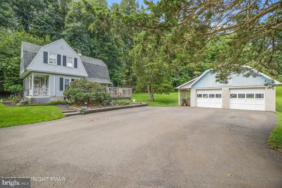 926 ACKER ROAD Stroudsburg, PA 18360