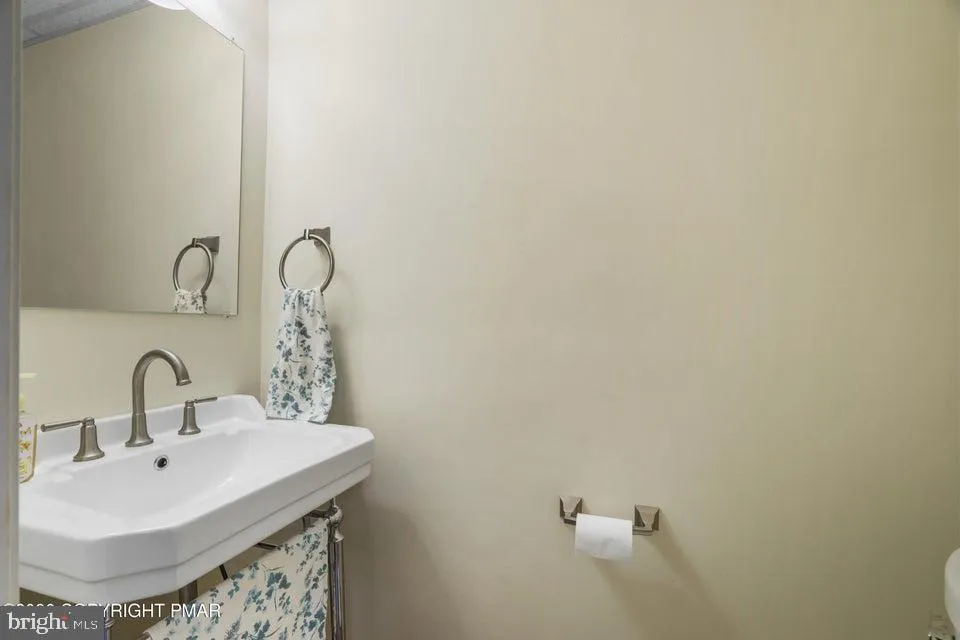 926 ACKER ROAD Stroudsburg, PA 18360
