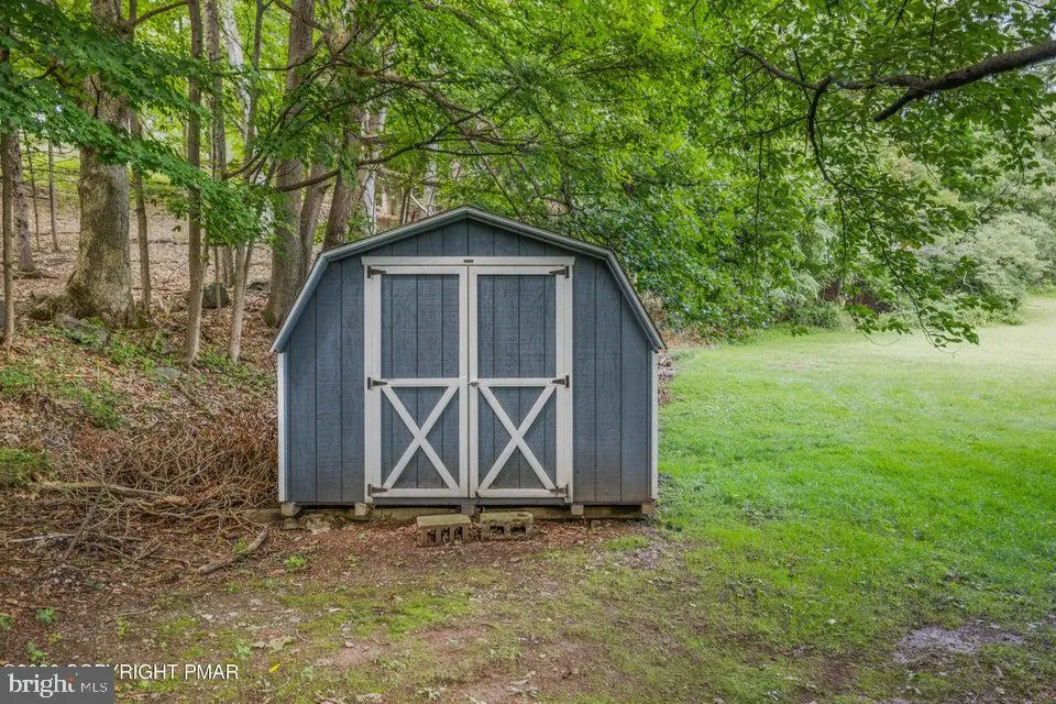926 ACKER ROAD Stroudsburg, PA 18360